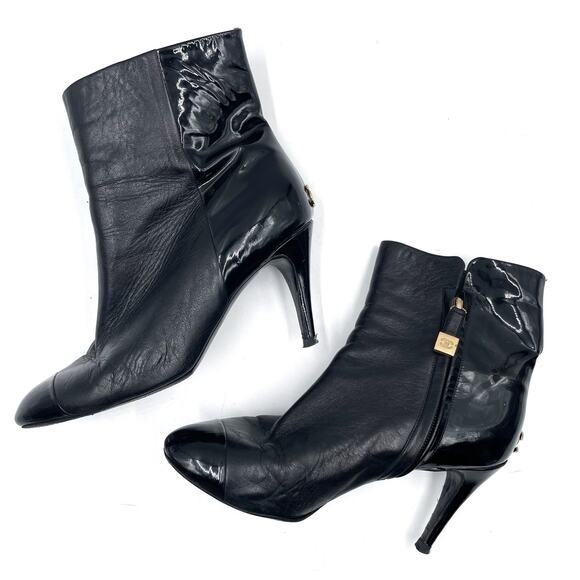 Chanel CC Logo Boots Black Patent Leather Cap Toe Heeled Ankle Sz 37 / 7 - Picture 2 of 11